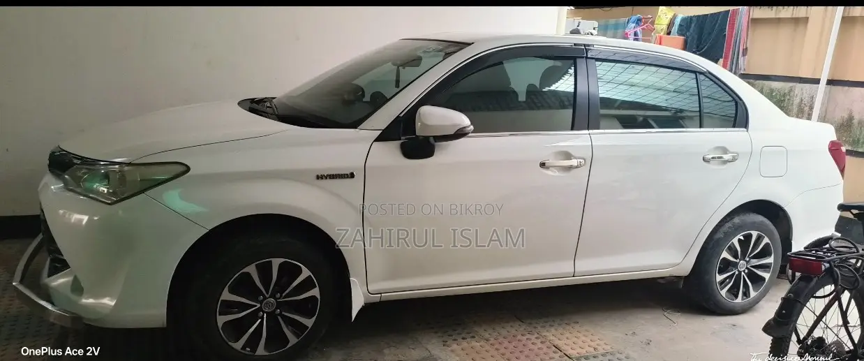 Toyota Axio 1.5 Hybrid Two Wheel Drive 2017 White