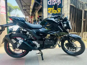 সুজুকি জিক্সার ২০২৫ ব্ল্যাক