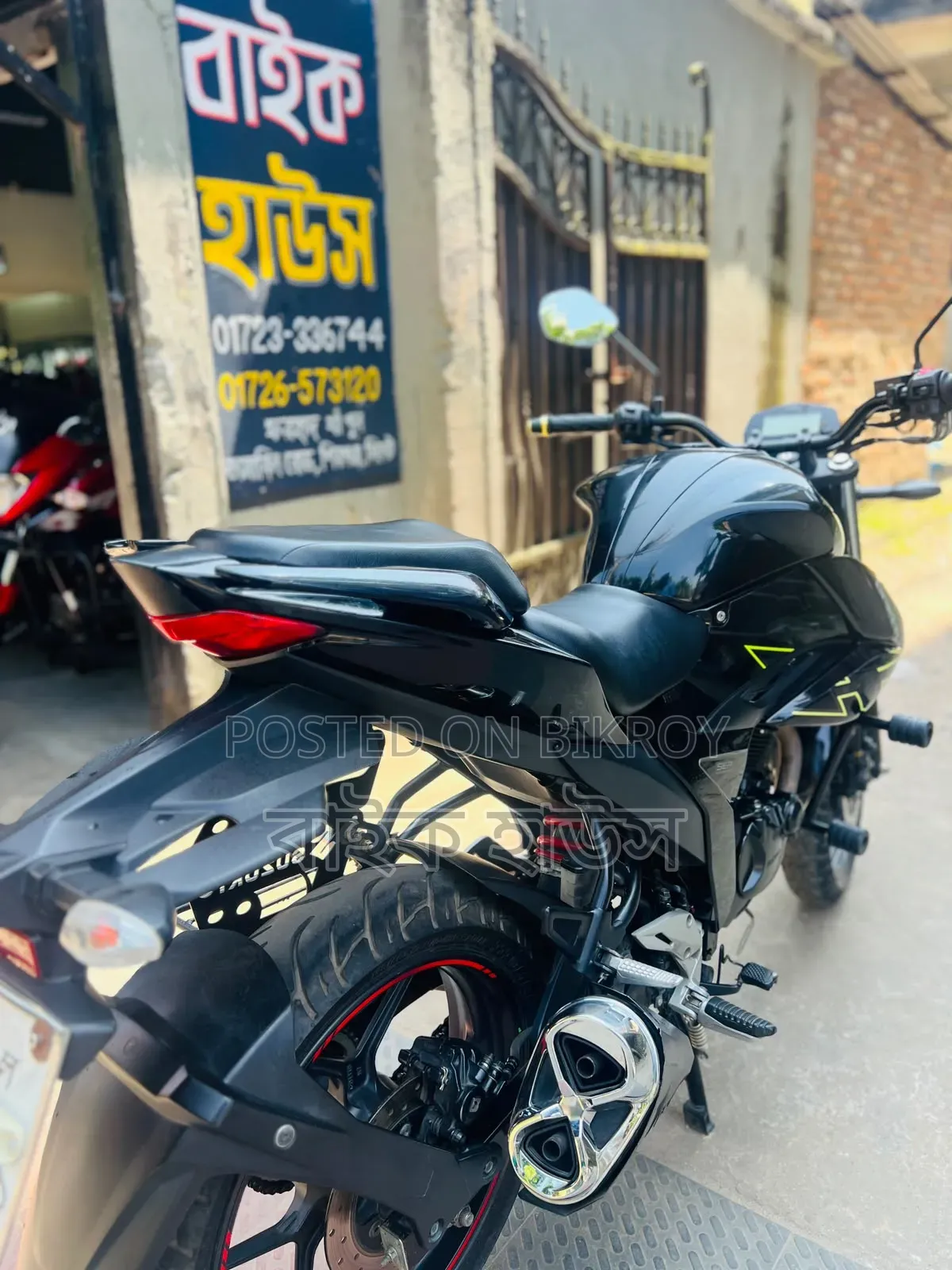 সুজুকি জিক্সার ২০২৫ ব্ল্যাক