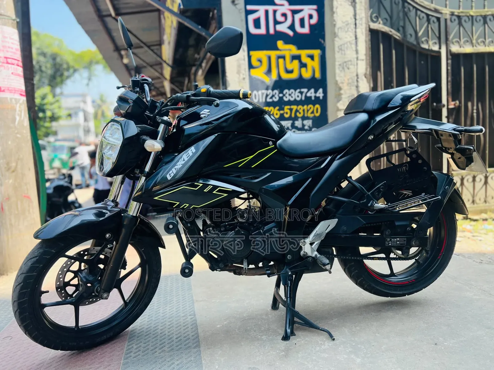 সুজুকি জিক্সার ২০২৫ ব্ল্যাক