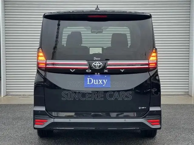 টয়োটা ভক্সি ২০২২ কালো