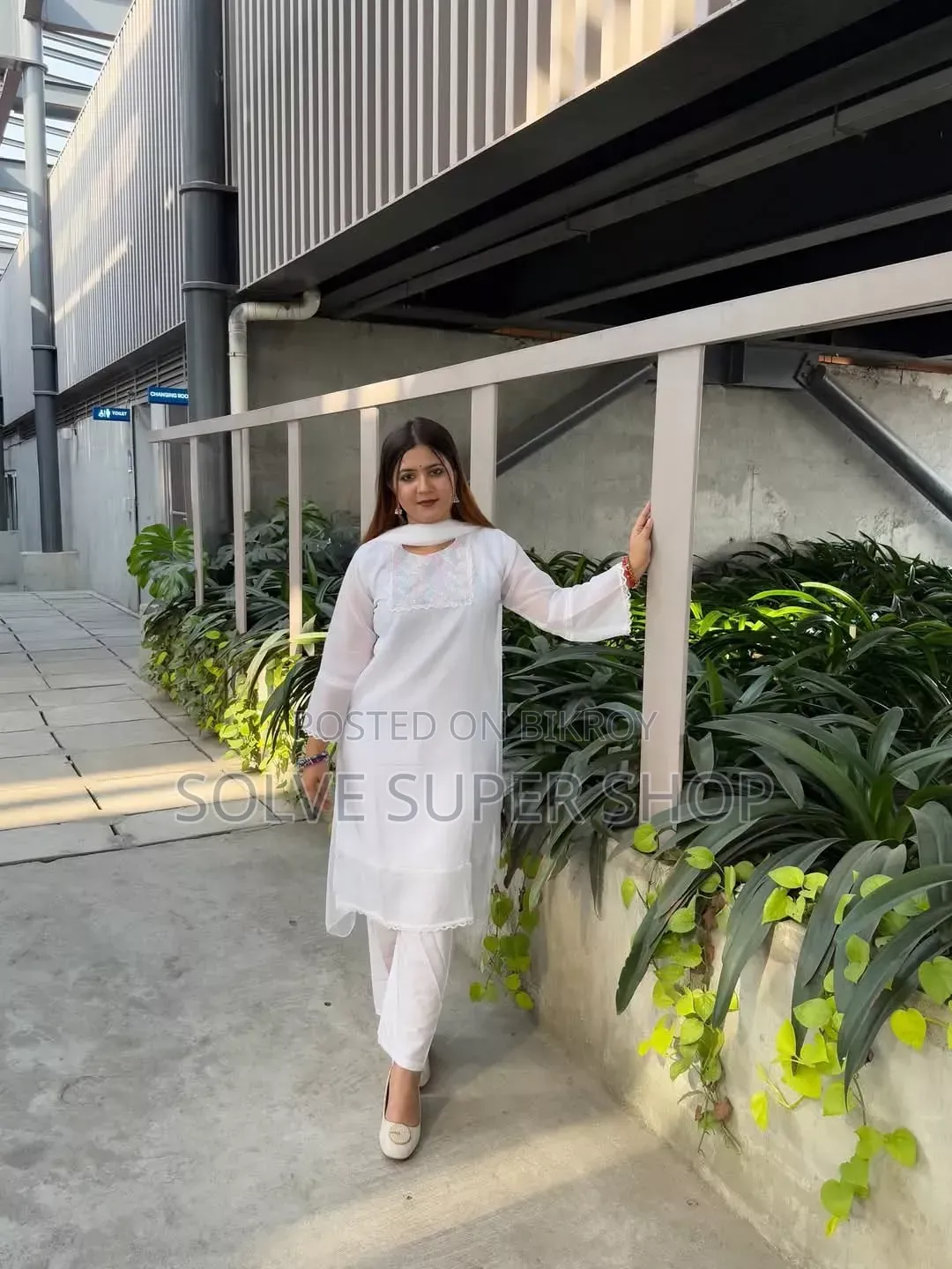 প্রিমিয়াম জর্জেট কারচুপি ওয়ার্ক ফোর পিস