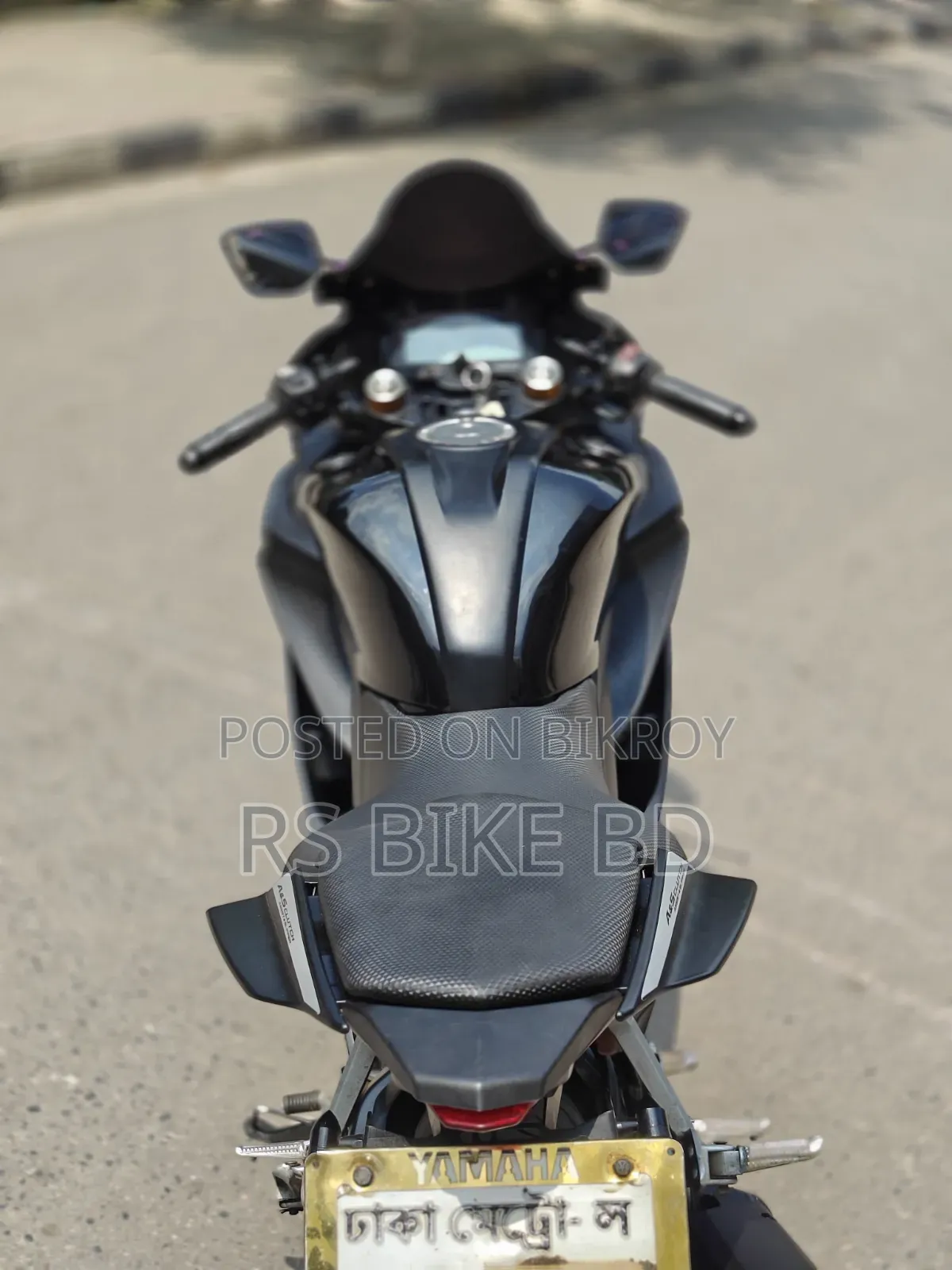 ইয়ামাহা আর১৫ ভি৩ ২০২০ কালো