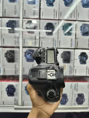 Canon 7D Mark 2 Camera