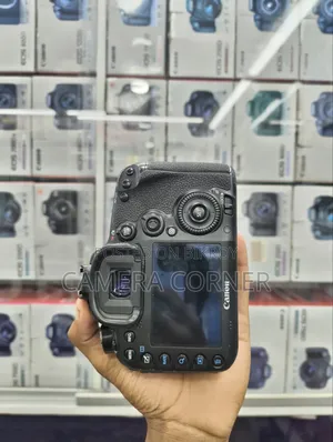 Canon 7D Mark 2 Camera