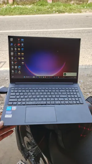 Laptop 8GB Intel Core i5 SSD 512GB