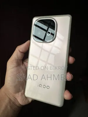 আইকিউওও ২৫৬ জিবি