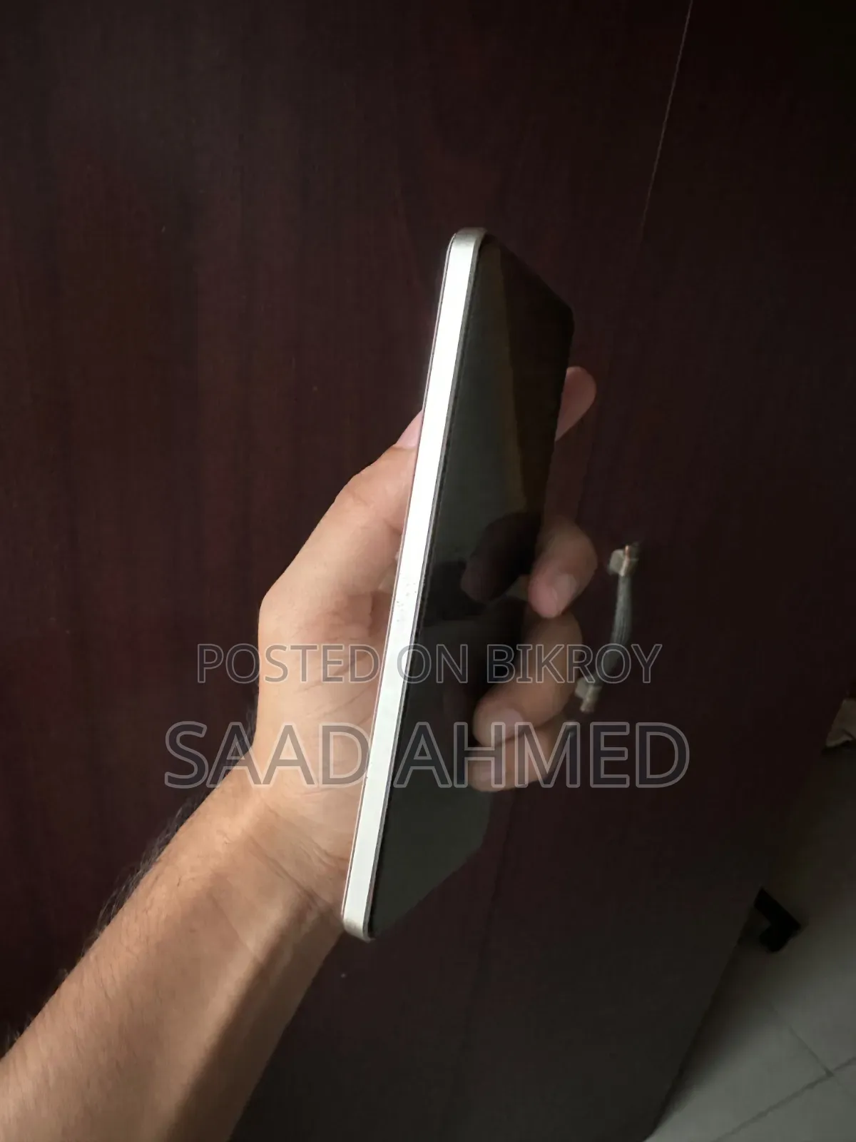 আইকিউওও ২৫৬ জিবি