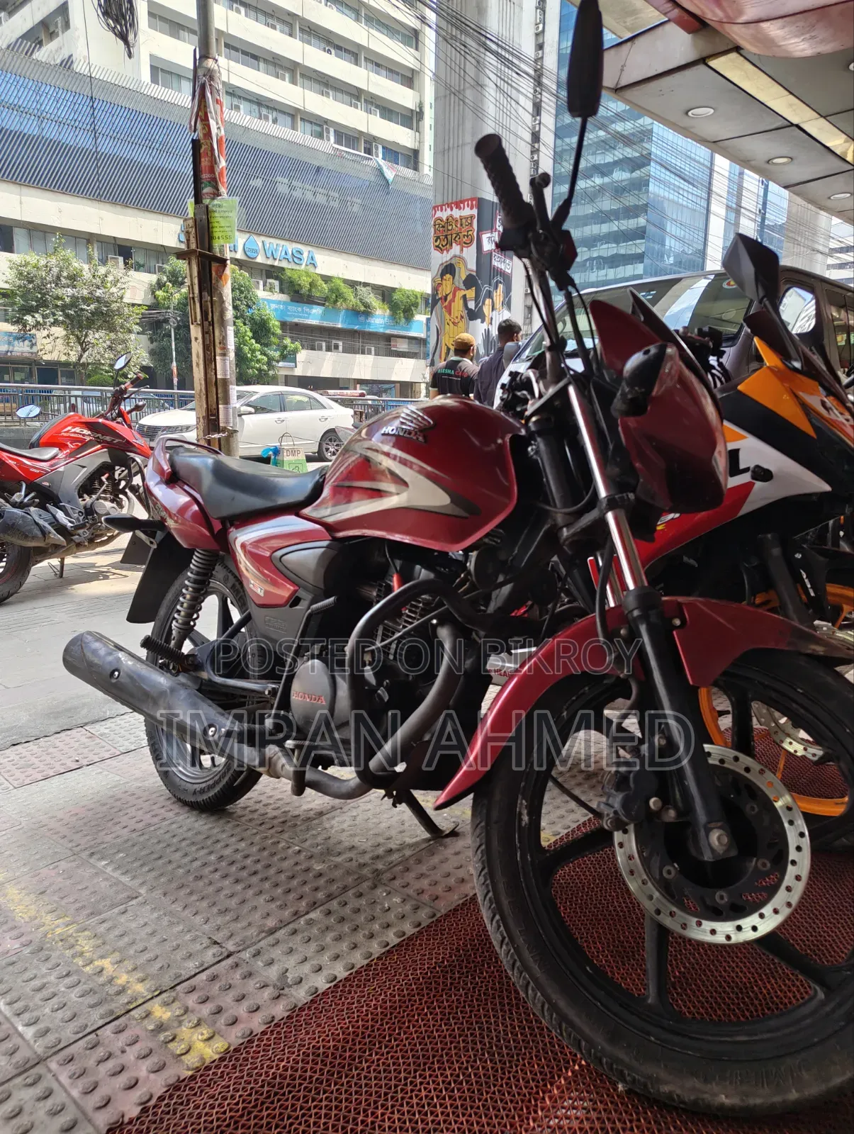 হোন্ডা সিবি ২০১৭ লাল