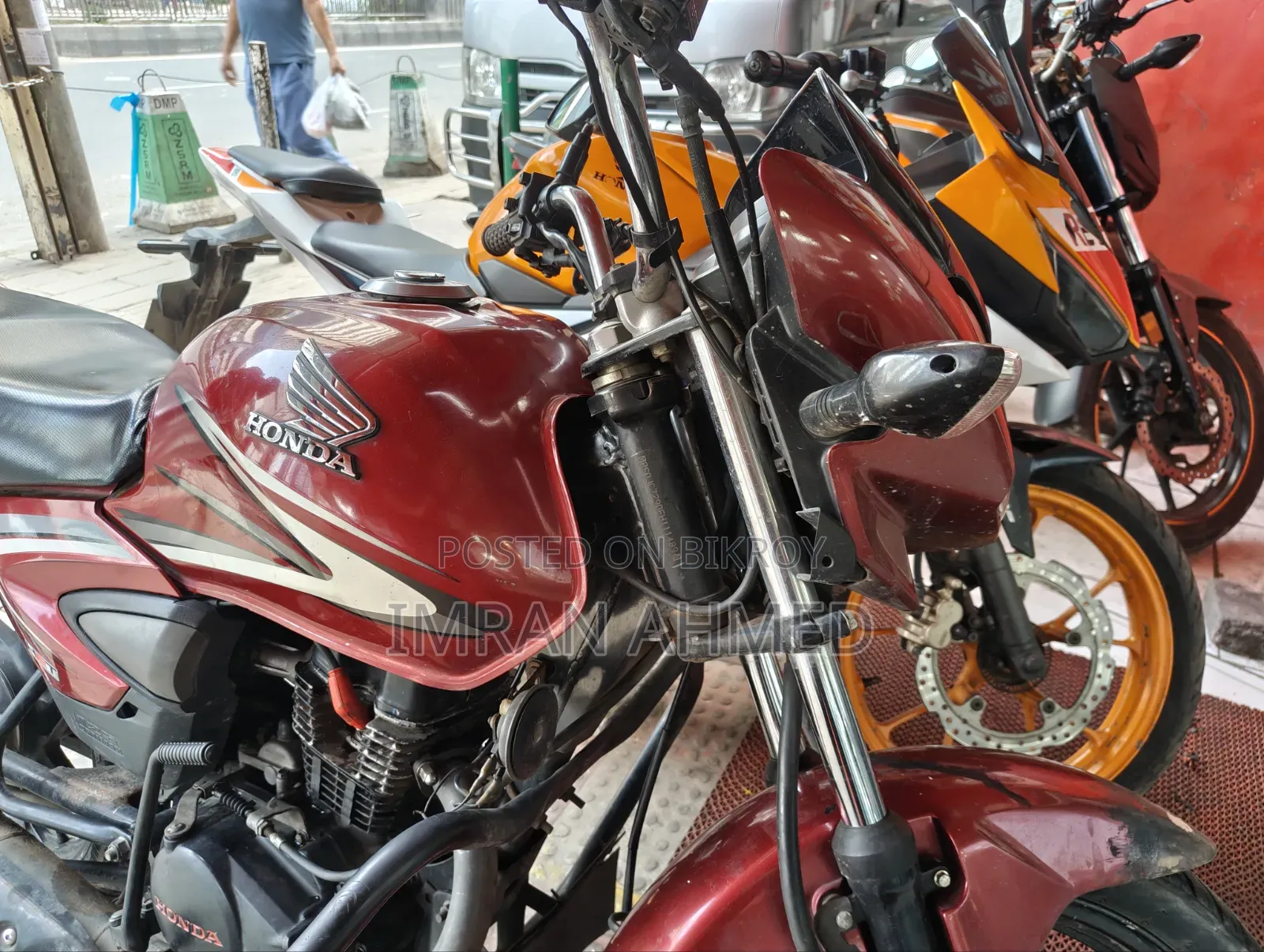 হোন্ডা সিবি ২০১৭ লাল