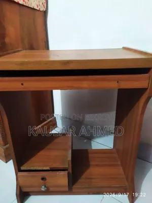 কম্পিউটার টেবিল