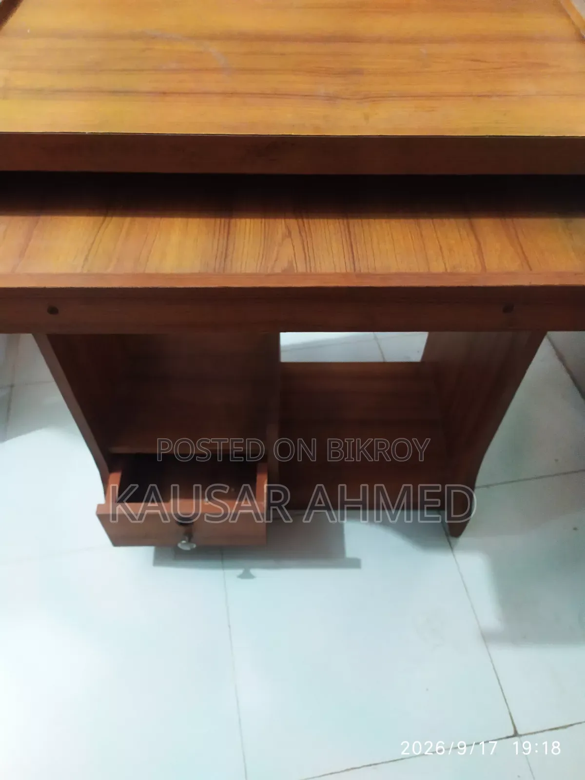 কম্পিউটার টেবিল
