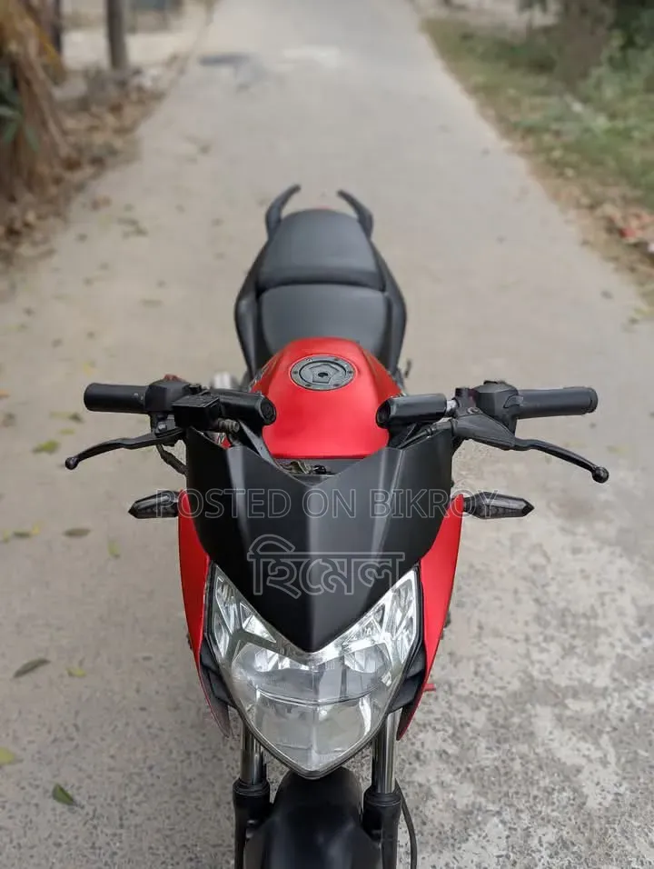 বাজাজ পালসার ১৩৫ এলএস ২০১১ লাল