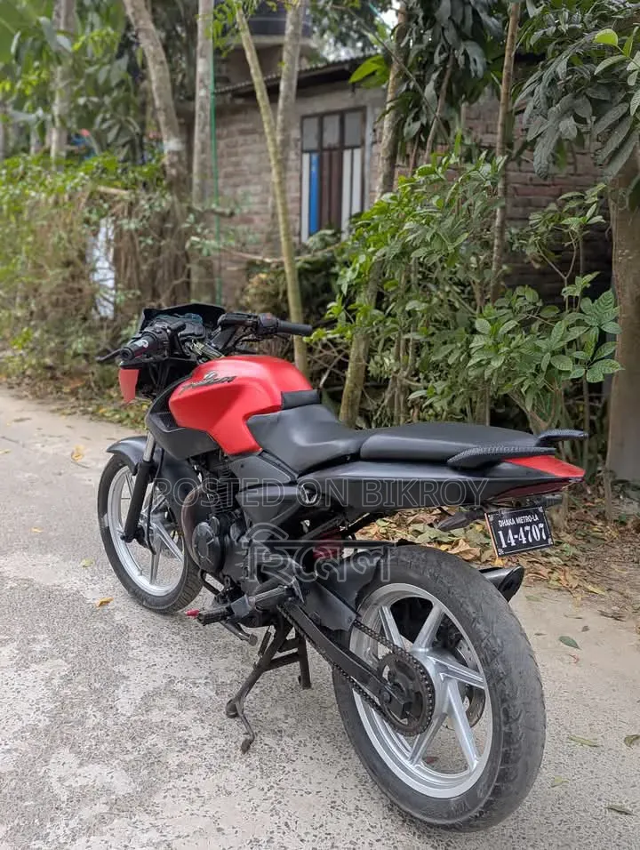 বাজাজ পালসার ১৩৫ এলএস ২০১১ লাল