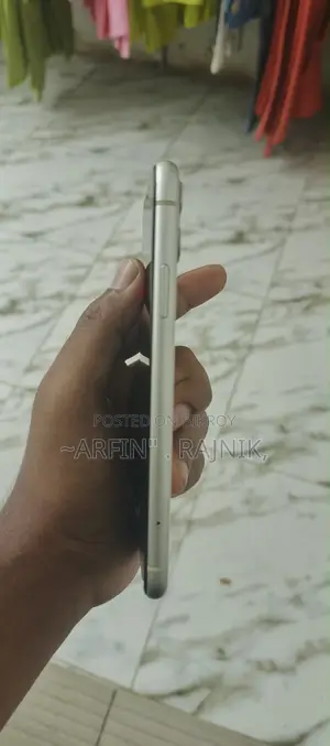 অ্যাপল আইফোন ১১ ৬৪ জিবি হোয়াইট