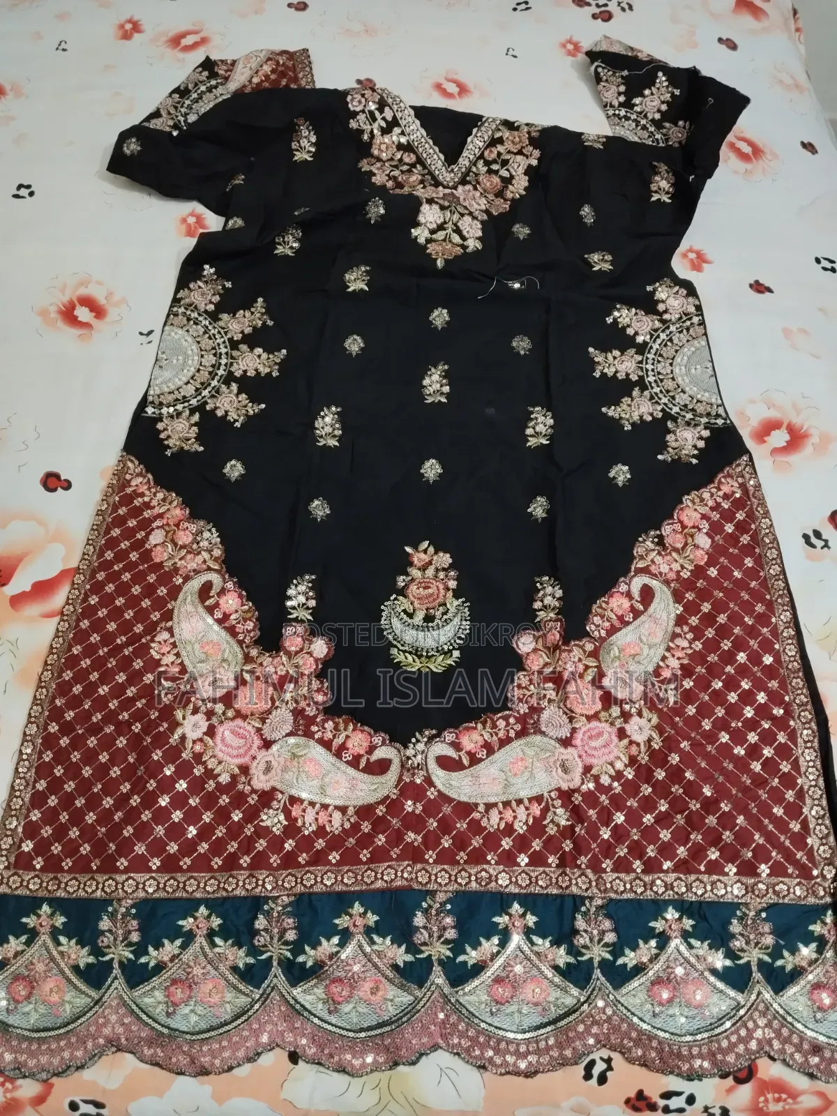 বিকிரியের জন্য থ্রি পিস পোশাক