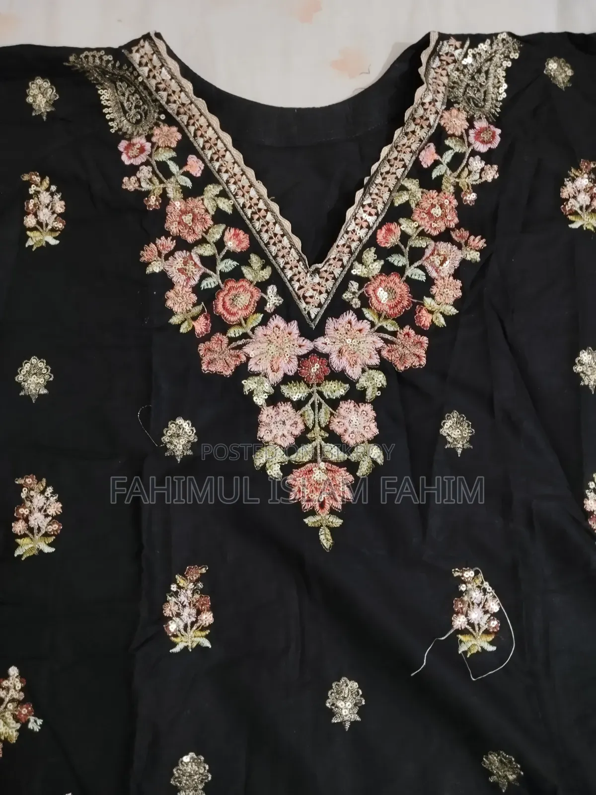 বিকிரியের জন্য থ্রি পিস পোশাক