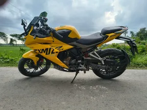 Hero Karizma XMR 210 2024 Yellow
