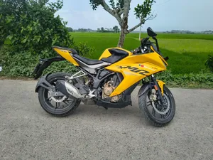 Hero Karizma XMR 210 2024 Yellow
