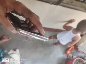 স্যামসাং গ্যালাক্সি এ৮২ ৫জি (গ্যালাক্সি কোয়ান্টাম ২) ১২৮ জিবি রূপালী