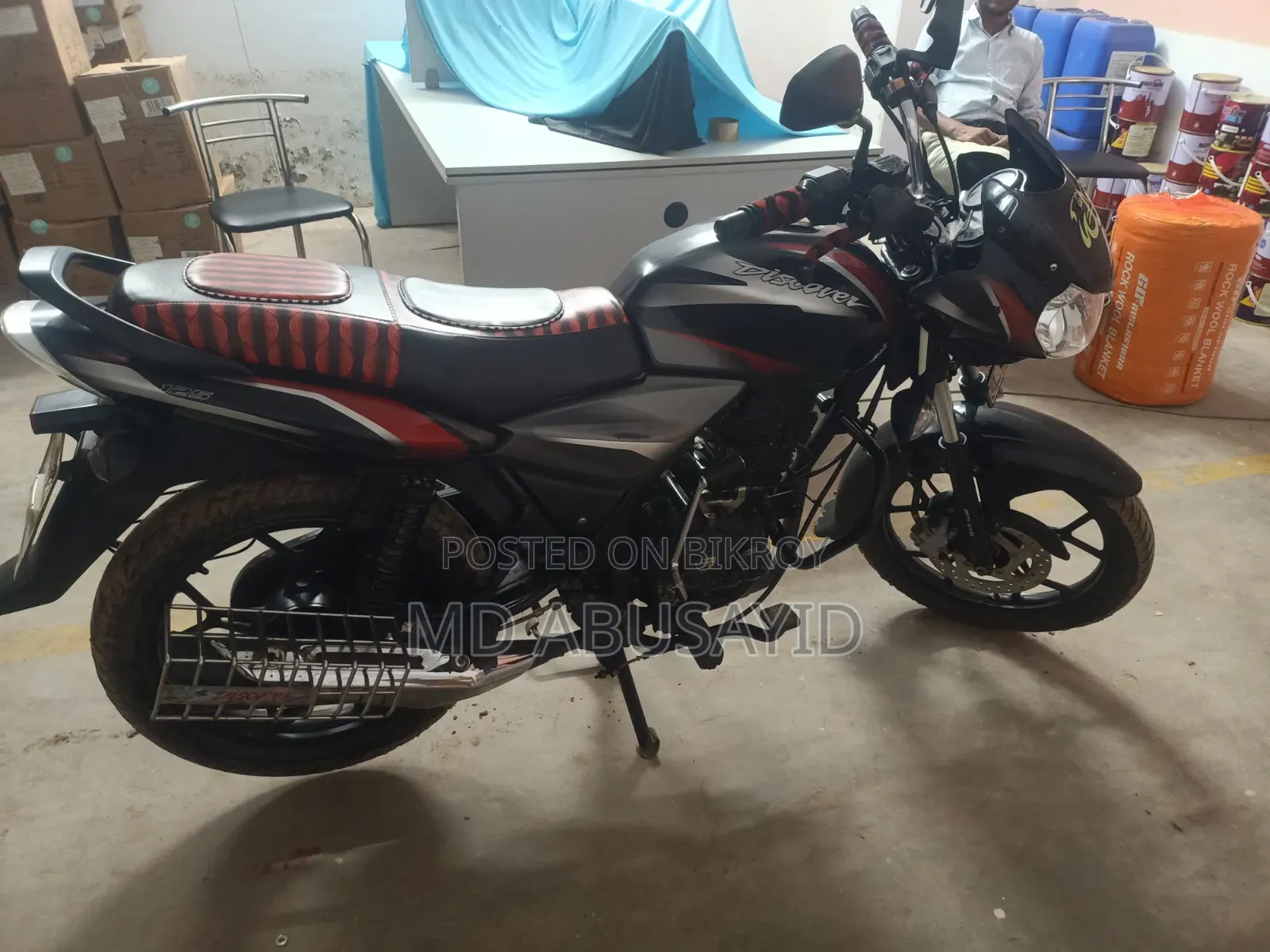 বাজাজ ডিসকভার ১২৫ ২০১৯ ব্ল্যাক