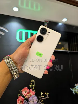 আইকিউওও ২৫৬ জিবি সাদা