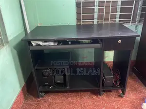 কাঠের টেবিল ও কম্পিউটার টেবিল