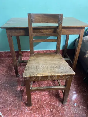 কাঠের টেবিল ও কম্পিউটার টেবিল