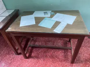 কাঠের টেবিল ও কম্পিউটার টেবিল
