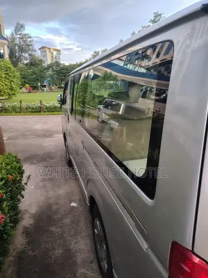টয়োটা হাইএচ ২০০৫ সিলভার