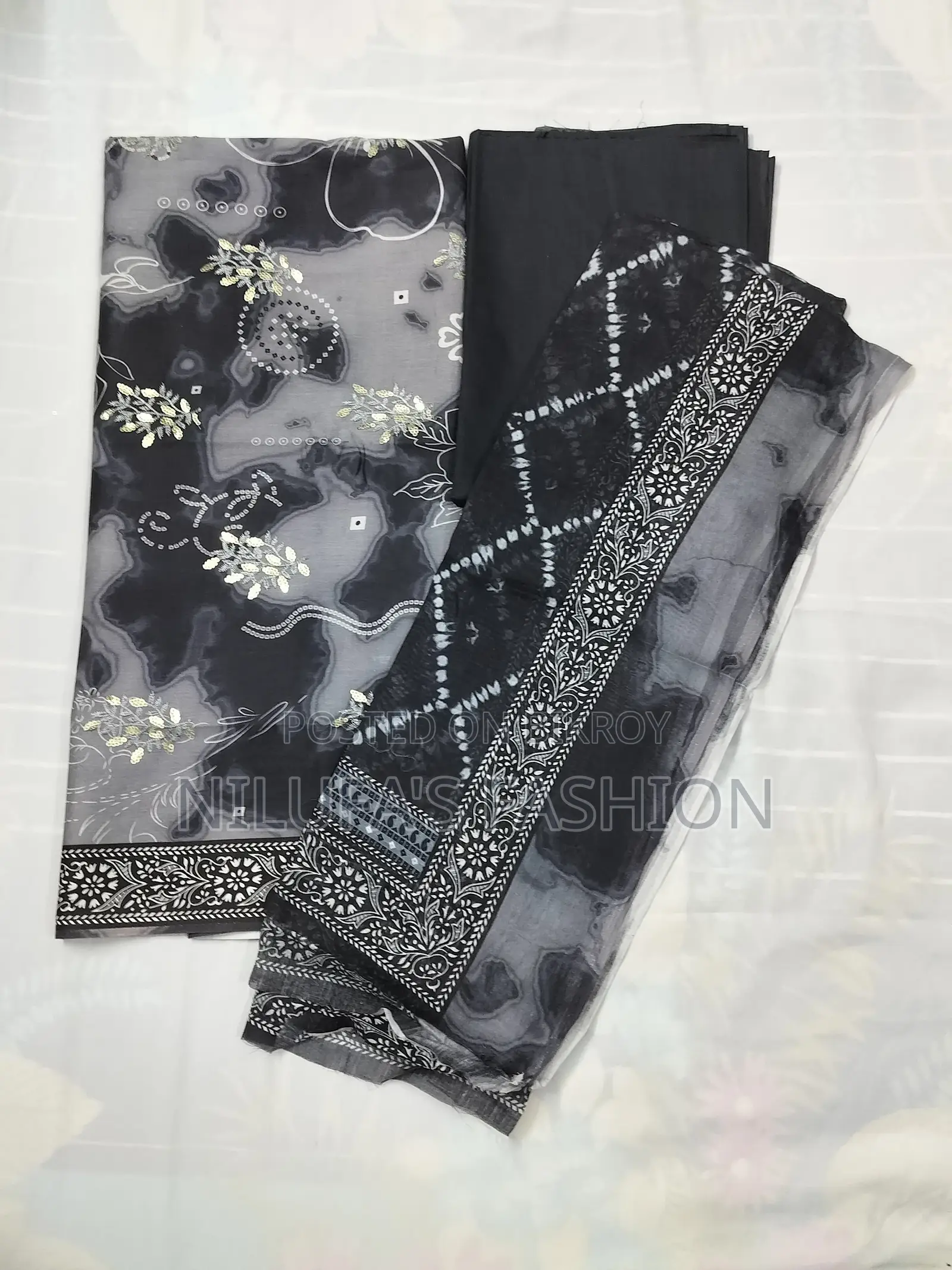 কাজ করা থ্রি-পিস সুতি কাপড়