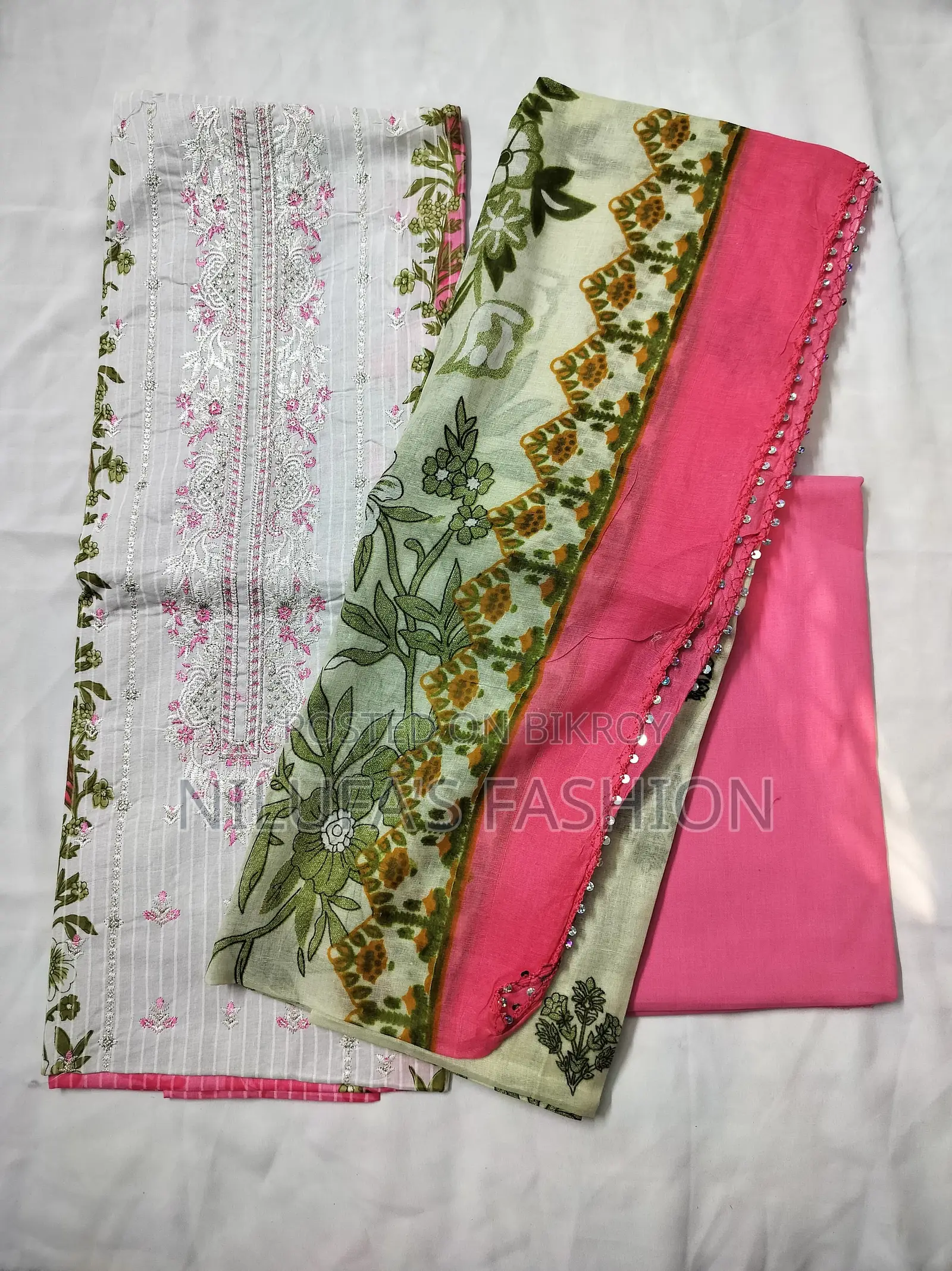 কাজ করা থ্রি-পিস সুতি কাপড়
