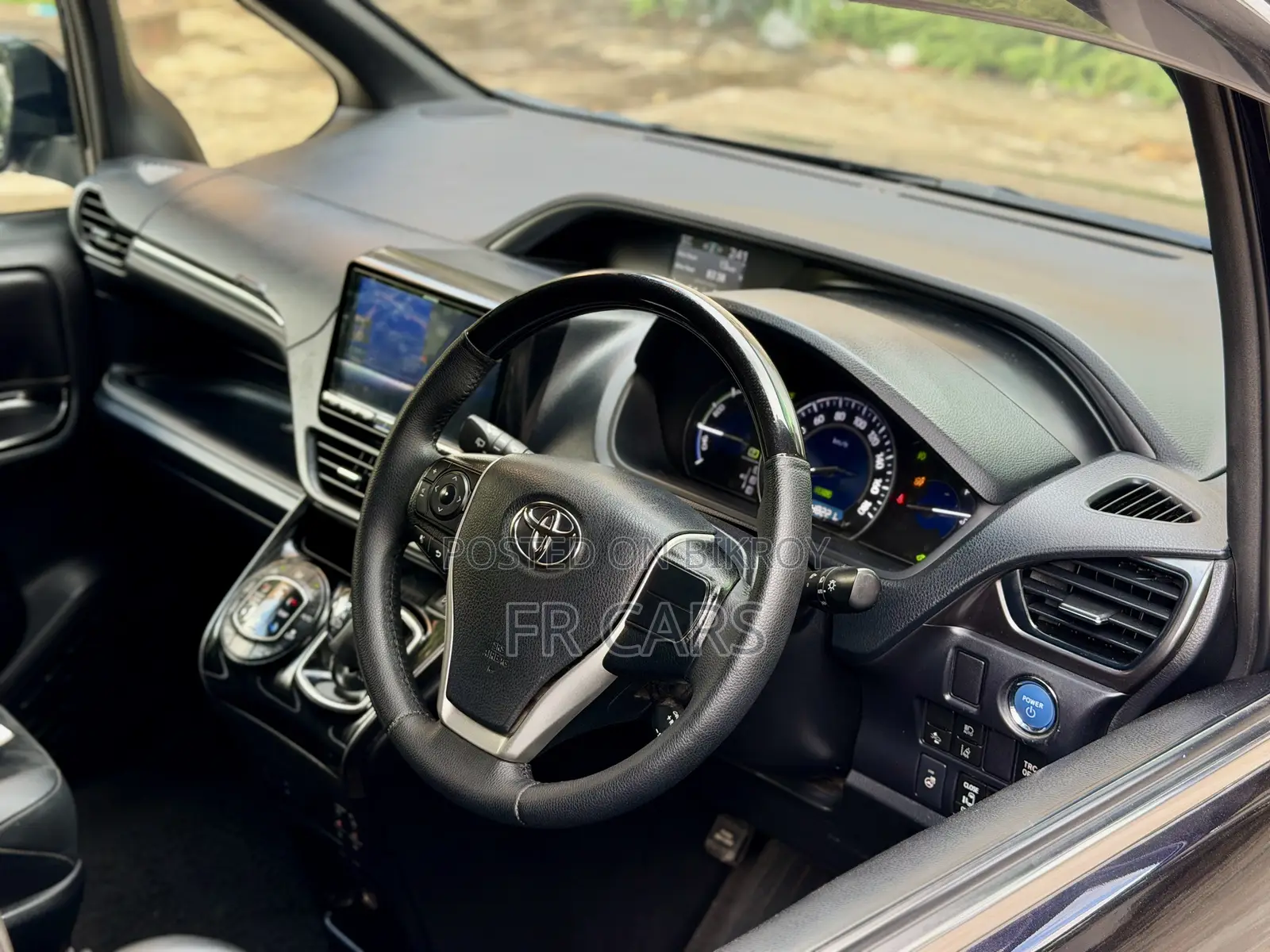 Toyota Esquire 1.8 FWD Hybrid (7 seater) 2020 Purple