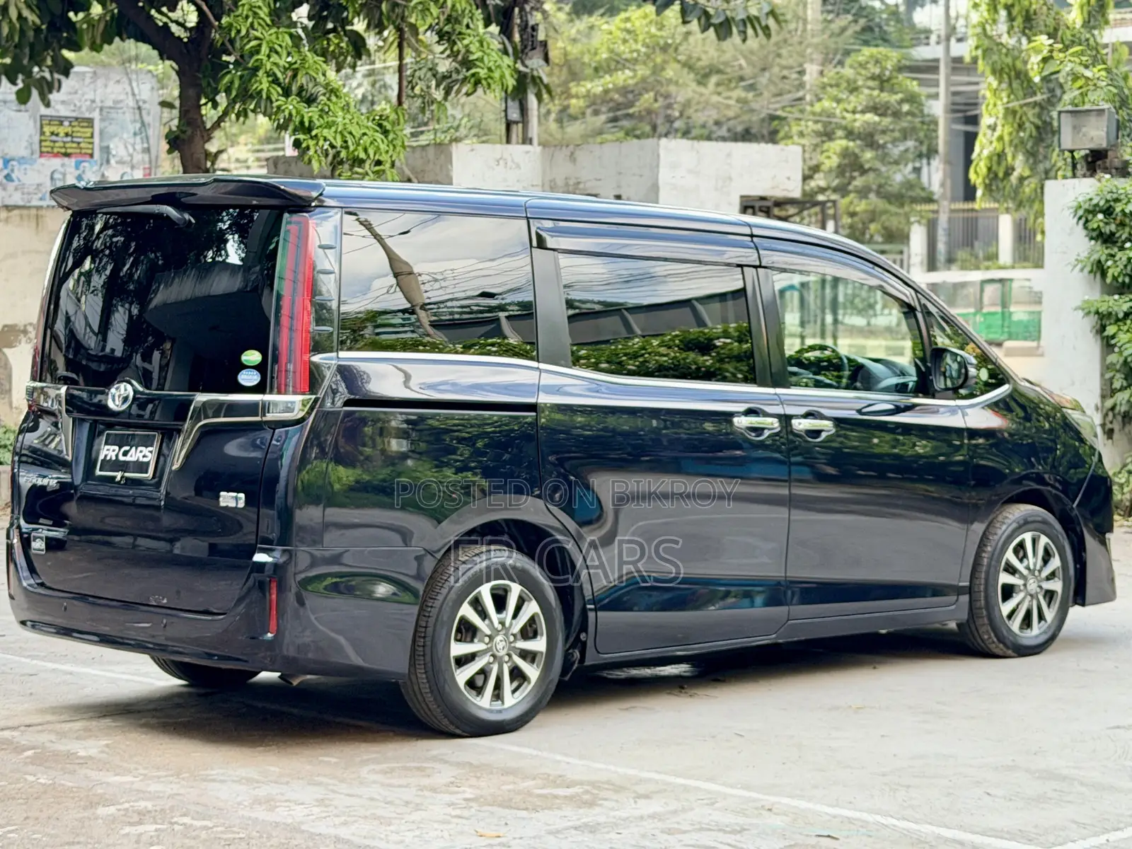 Toyota Esquire 1.8 FWD Hybrid (7 seater) 2020 Purple
