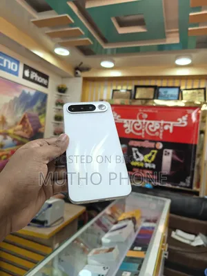 রিয়েলমি ১৬ ২৫৬ জিবি হোয়াইট