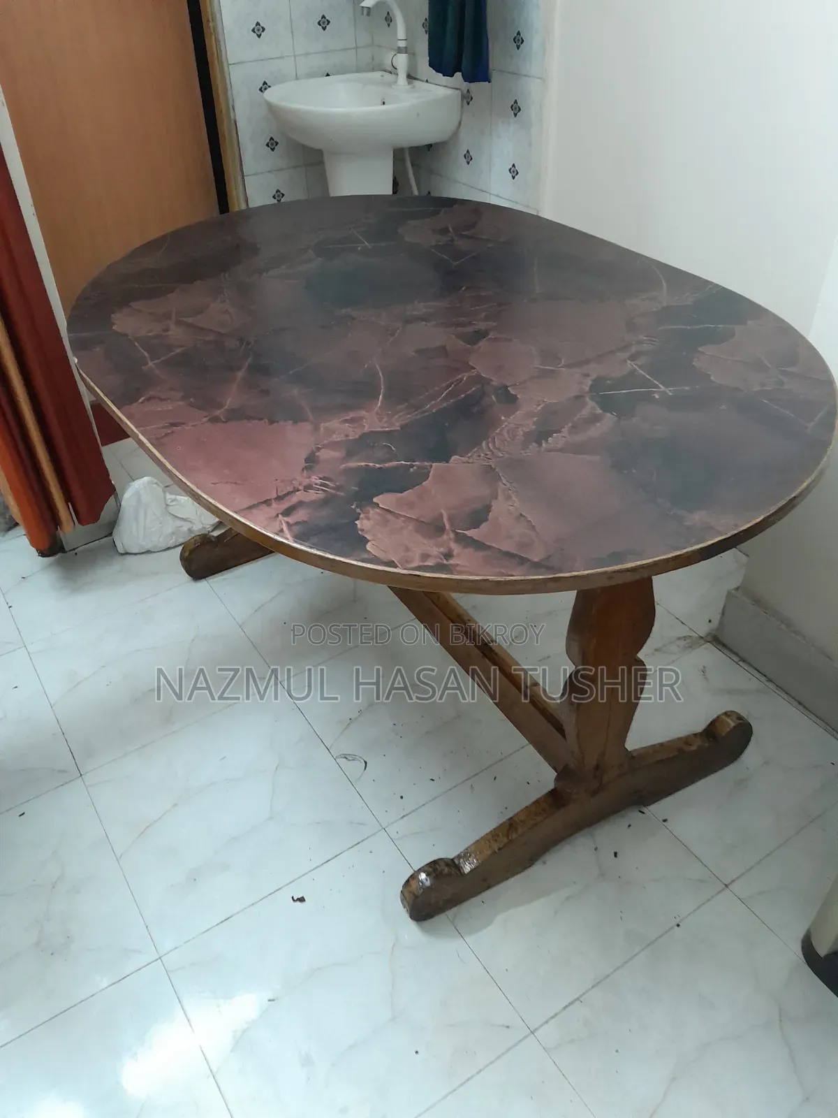 ডাইনিং টেবিল