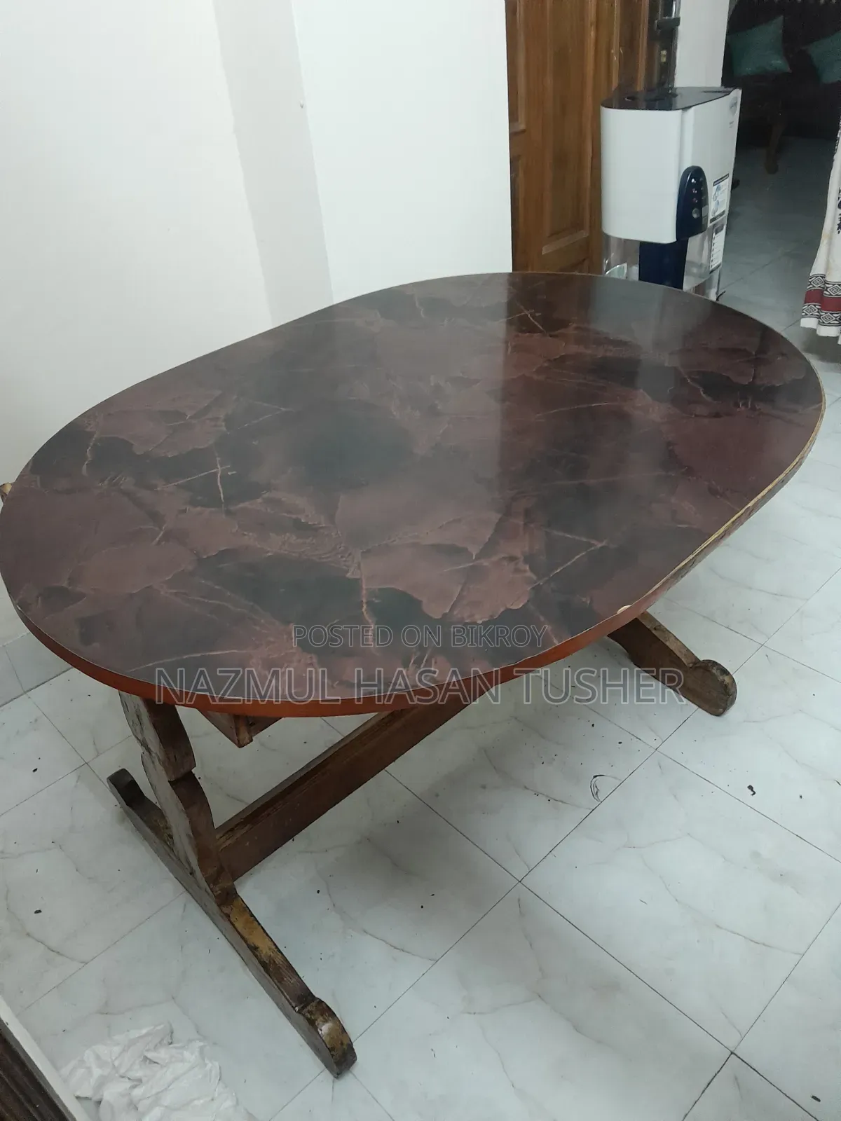 ডাইনিং টেবিল