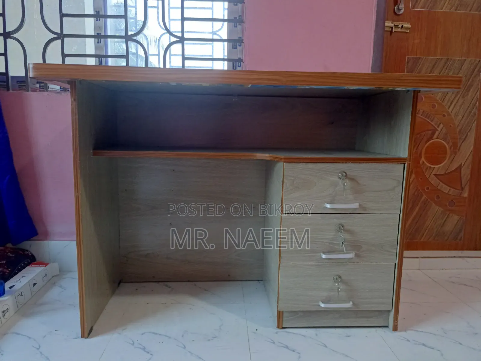 টেবিল বা অফিস ডেস্ক