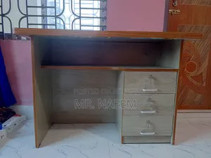 টেবিল বা অফিস ডেস্ক