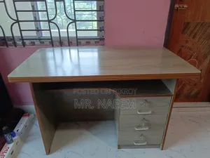 টেবিল বা অফিস ডেস্ক