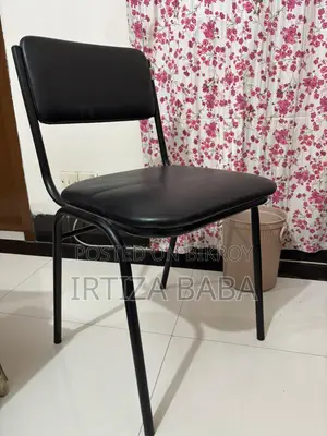পড়ার টেবিল এবং চেয়ার