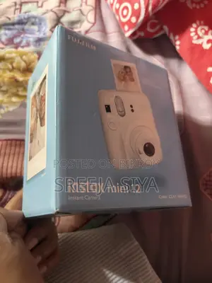 ইনস্ট্যাক্স মিনি ১২ ক্যামেরা ২০ শীট পেপার সহ (সম্পূর্ণ নতুন)