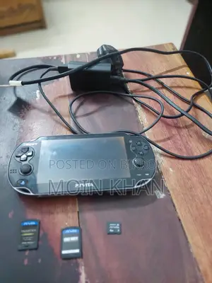 Sony PS Vita PCH-1103 (3G-WiFi) + 4GB + 2 Games + Original Charger