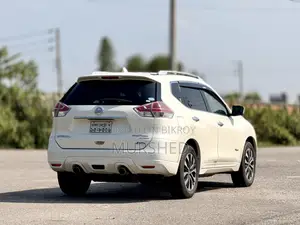 Nissan X-Trail 2.0 Hybrid Four-Wheel Drive 2015 Pearl