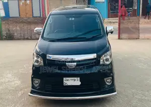টয়োটা নোয়া ২.০ ১৫৮এইচপি এফডব্লিউডি (৮ সিটার) ২০১১ কালো