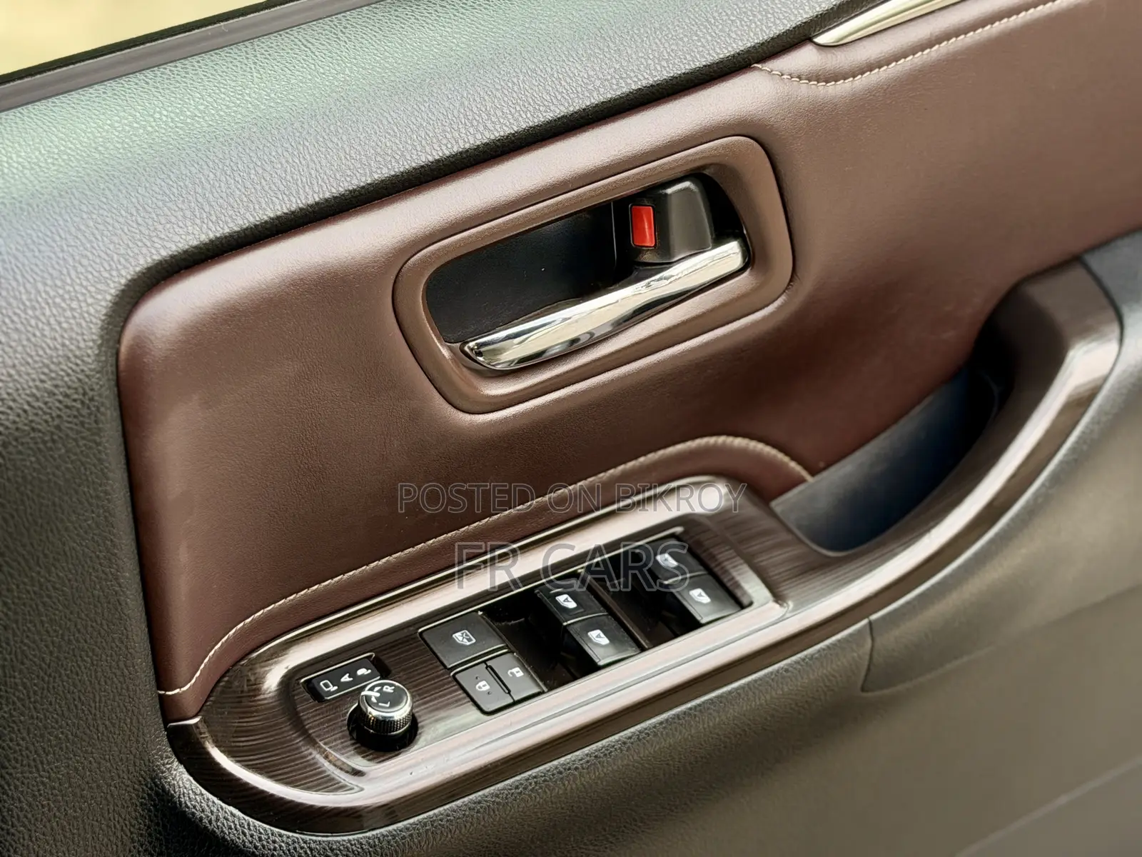 টয়োটা এস্কয়ার ১.৮ ফ্রন্ট-হুইল ড্রাইভ হাইব্রিড (৭ সিটার) ২০১৭ পার্ল