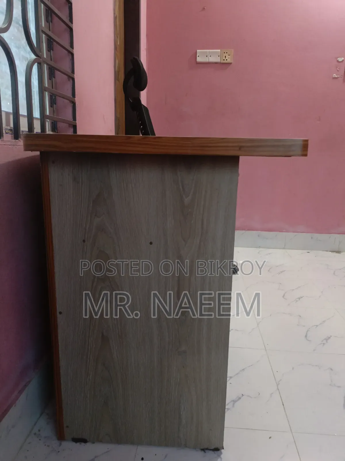 টেবিল বা অফিস ডেস্ক