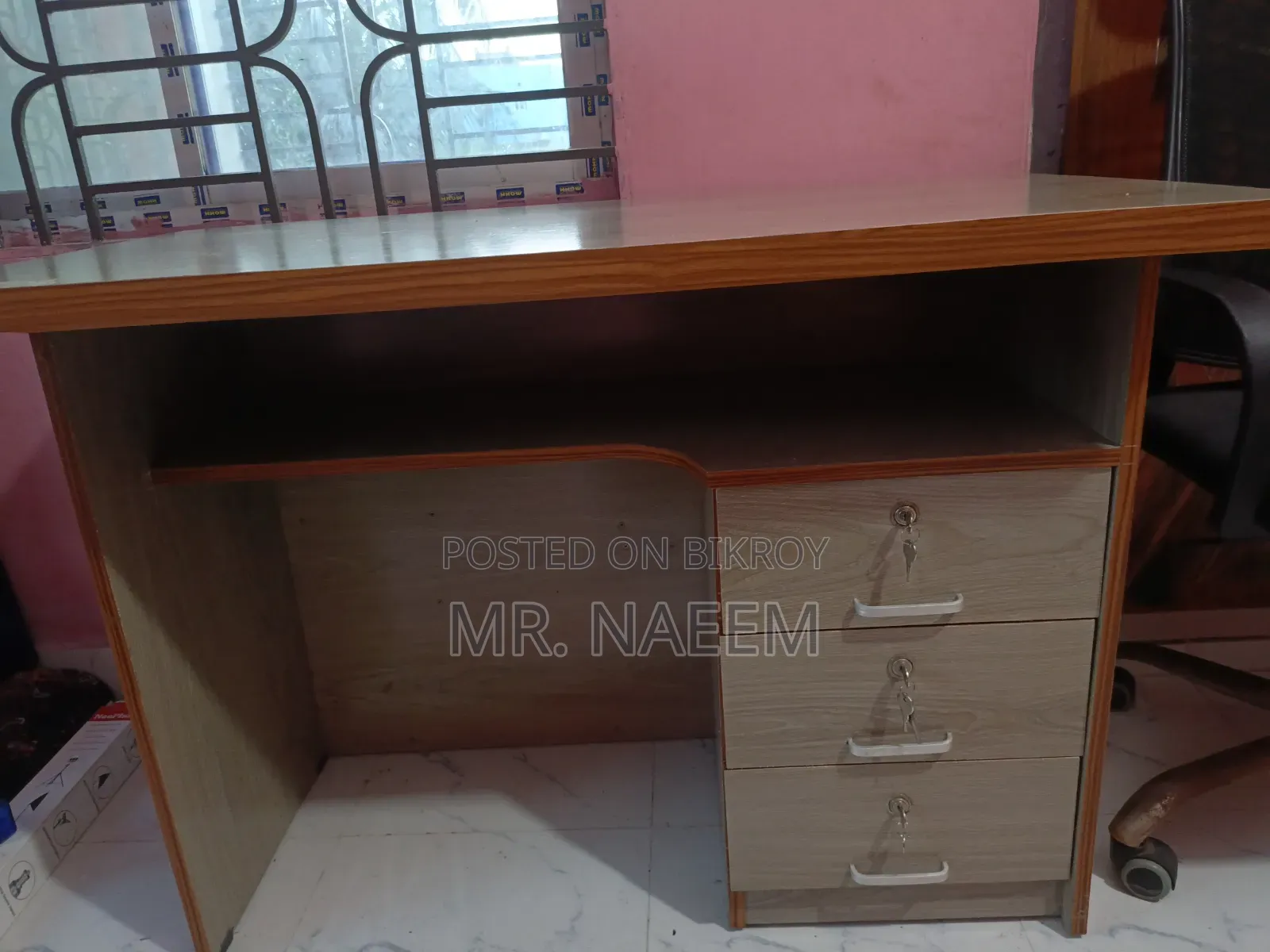 টেবিল বা অফিস ডেস্ক
