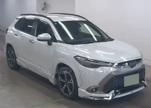 টয়োটা করোল্লা ক্রস ২০২২ পার্ল