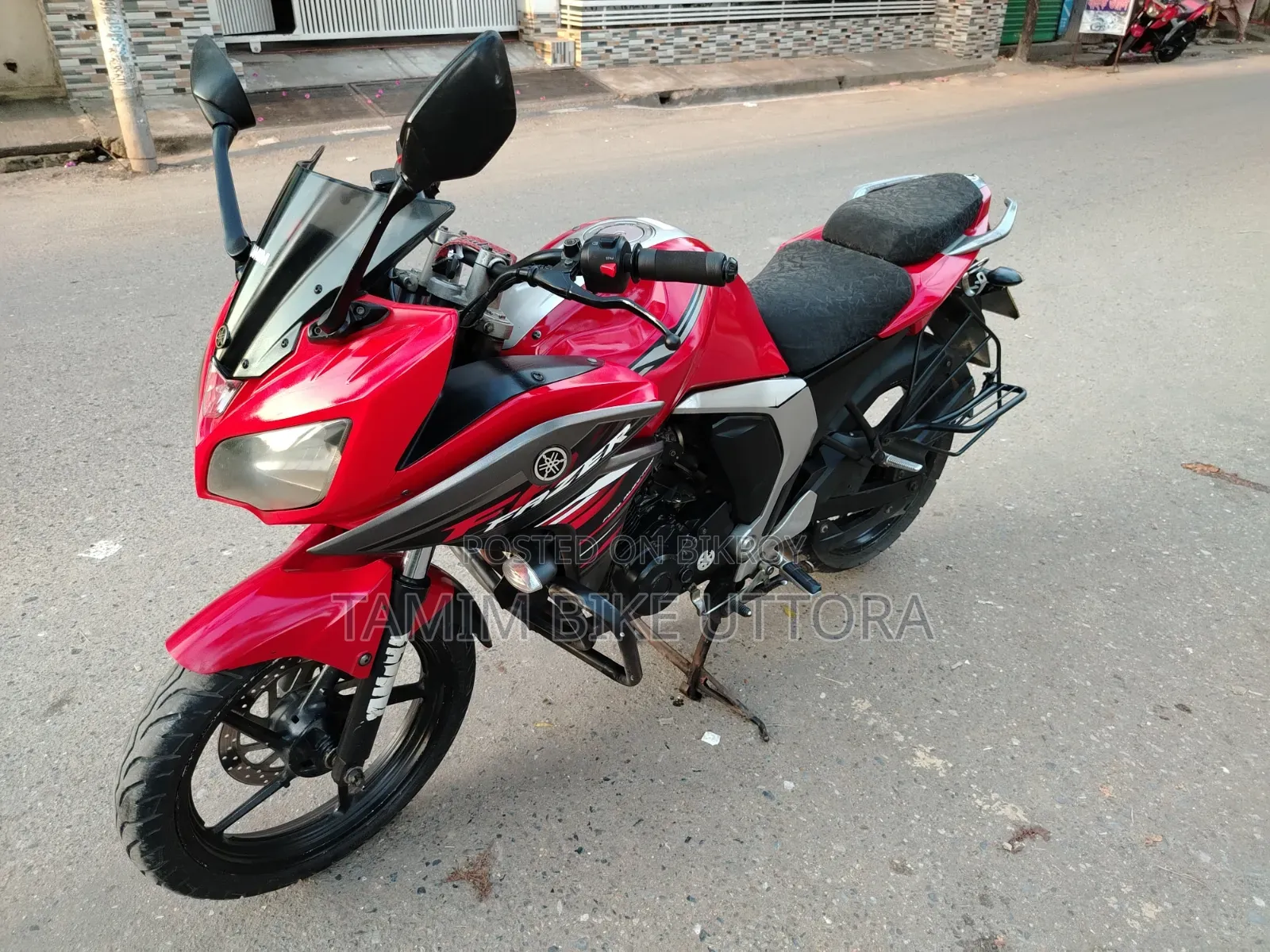 ইয়ামাহা ফেজার ভি১ ২০১৭ রেড
